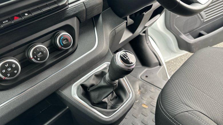 Nissan Primastar 28 L1 Diesel 2.0 dCi 130ps H1 Tekna Van